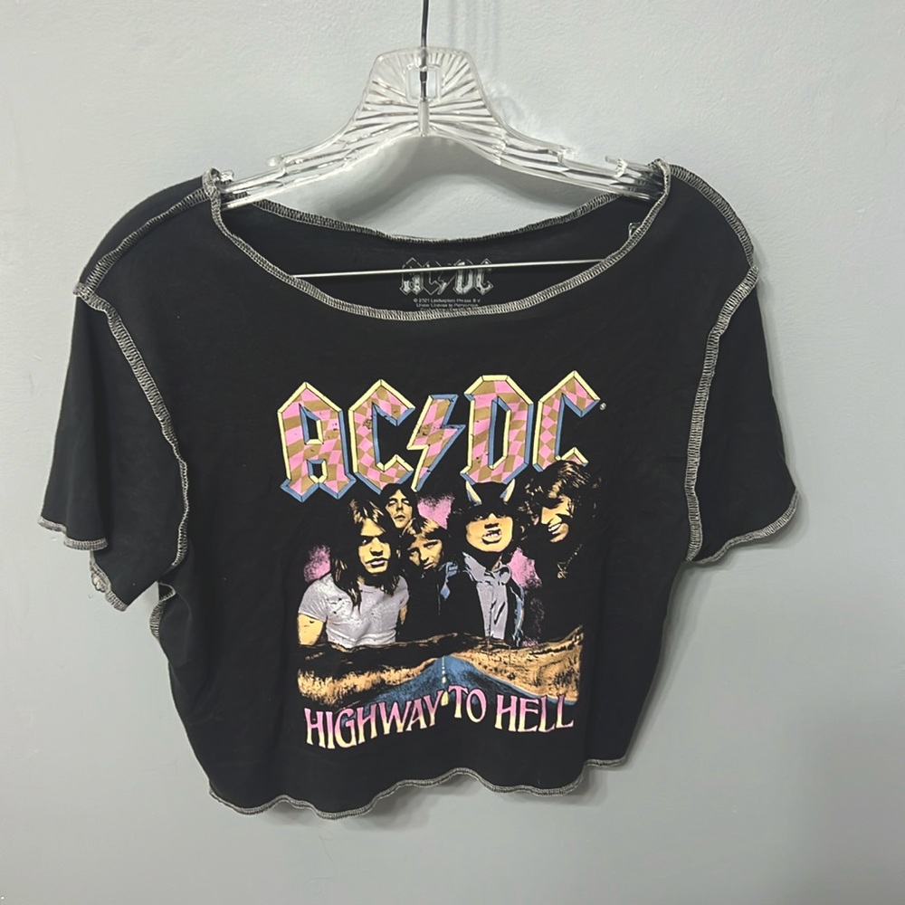 Black graphic crop top
